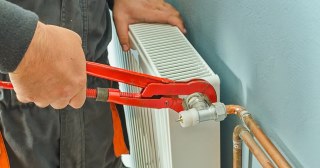 Установка радиаторов отопления в Алапаевске - цена, стоимость от 1043 руб., работа в доме и квартире