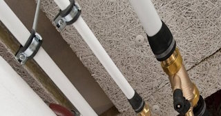 Замена труб водоснабжения в квартире: цена от 2086 руб. - СантехДомЛпв